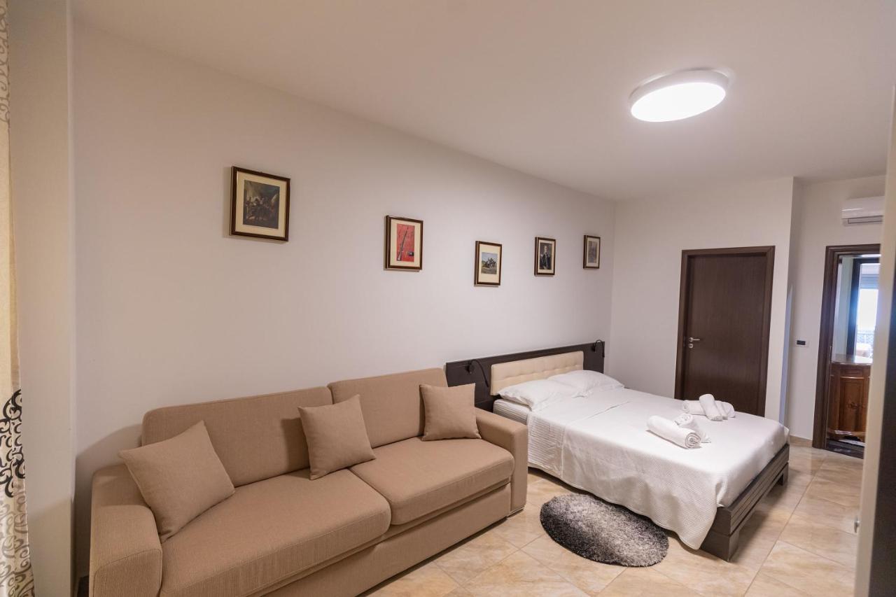 Hotel Pirro วญอเรอ ภายนอก รูปภาพ
