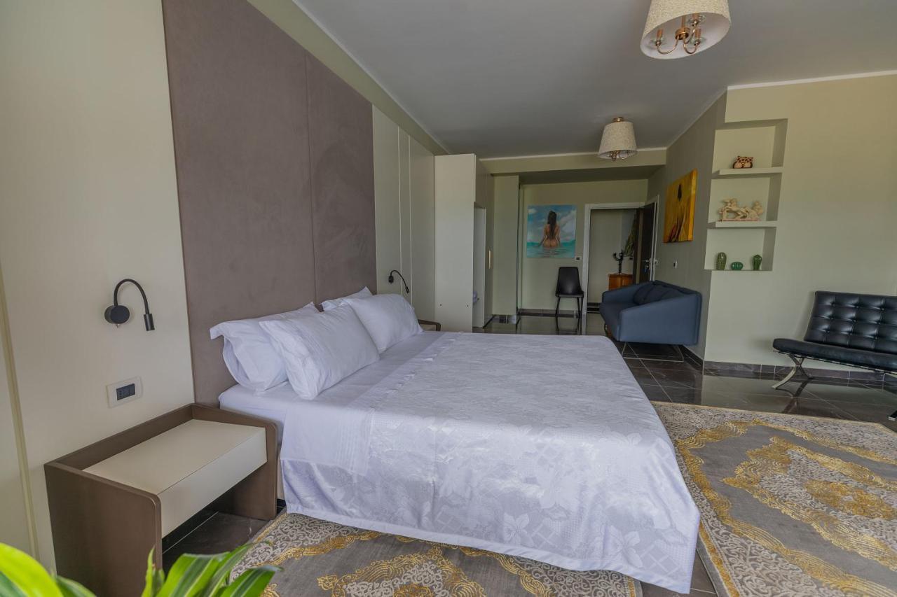 Hotel Pirro วญอเรอ ภายนอก รูปภาพ