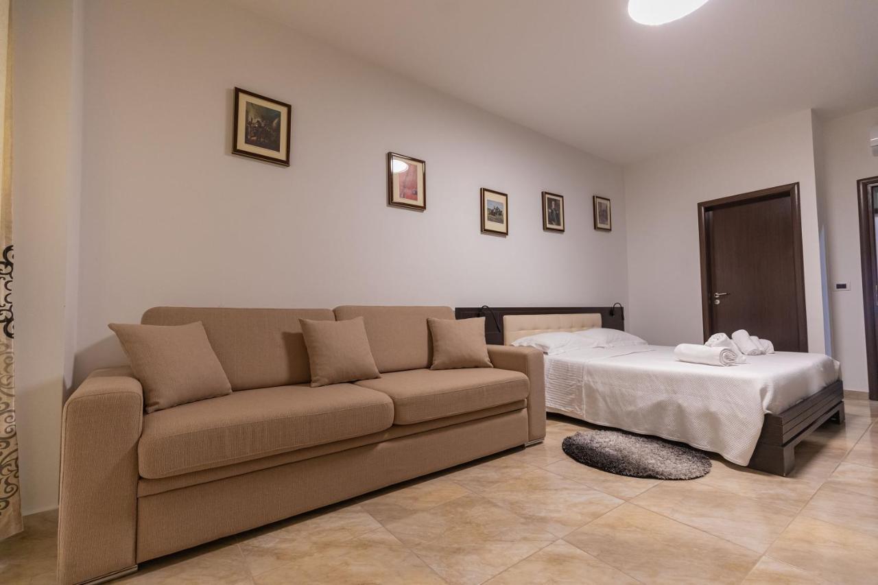 Hotel Pirro วญอเรอ ภายนอก รูปภาพ